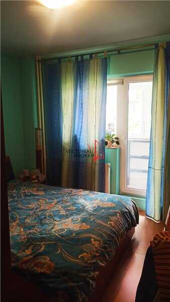 Basarabia, Diham, 3 camere, et. 1, 70 mp, 2 bai, bl. 1983, amenajat,