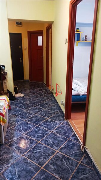 Basarabia, Diham, 3 camere, et. 1, 70 mp, 2 bai, bl. 1983, amenajat,