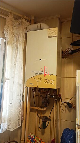 Basarabia, Diham, 3 camere, et. 1, 70 mp, 2 bai, bl. 1983, amenajat,